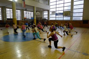 Fitness-and-dance-Charity: výpad vzad :-)